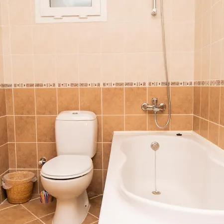 아파트 Luxury Three Bedrooms In Amazing Melisa's Place 키레니아